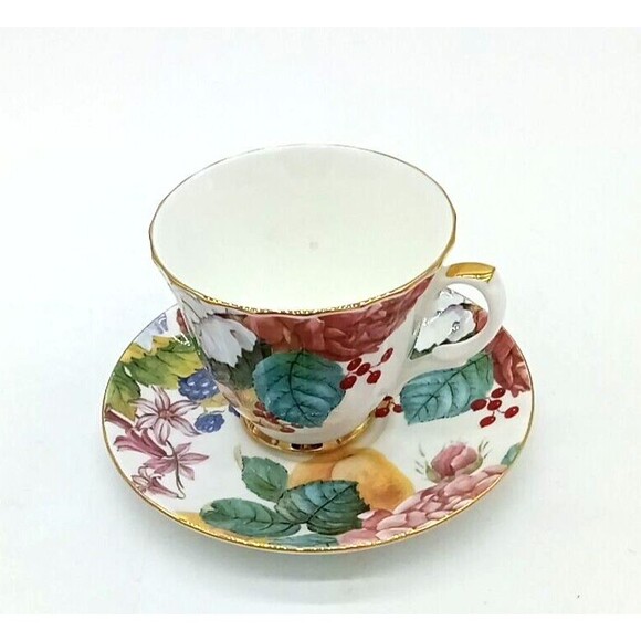 Vintage Royal Winchester Bone China Dutchess Fruit & Floral Pattern Cup & Saucer - Picture 1 of 8
